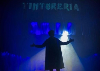 PERRO MUERTO EN TINTORERÍA por Daniel Benoit Cassou