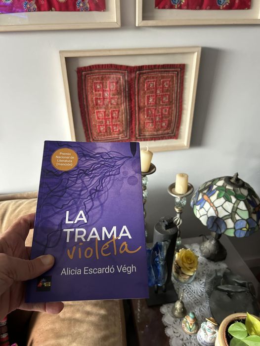 Revisando mi Biblioteca LA TRAMA VIOLETA por Daniel Benoit Cassou