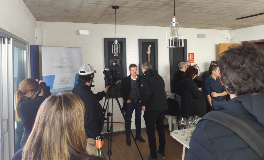 Primera Fonda - Fernando Cabrera - Video Lanzamiento - Agosto 2024 by Fino Sosa Primera Fonda - Fernando Cabrera - Video Lanzamiento - Agosto 2024 by Fino Sosa