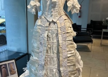 Recorriendo Exposiciones - TRAJES DE PAPEL - por Daniel Benoit Cassou