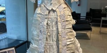 Recorriendo Exposiciones - TRAJES DE PAPEL - por Daniel Benoit Cassou