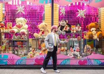 MAX TEJERA y su segundo álbum LA COMEDIA RECIÉN EMPIEZA