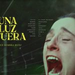 Una luz afuera - Un relato de suspenso que explora la vulnerabilidad