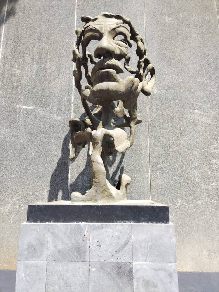 Escultura de Jaime Sabines