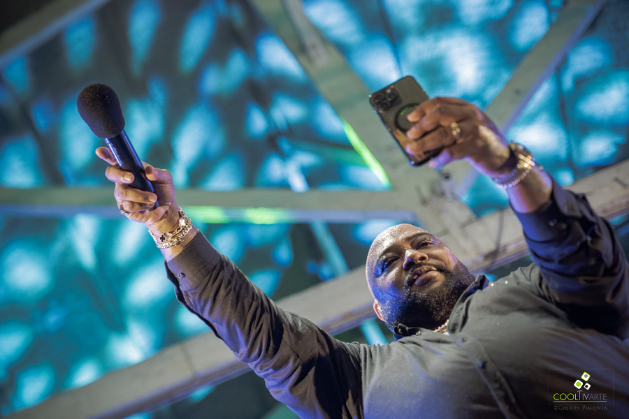 Alexander Abreu y Havana DPrimera - Sala del Museo - Diciembre 2024 - Foto Gastón Pimienta Alexander Abreu y Havana DPrimera - Sala del Museo - Diciembre 2024 - Foto Gastón Pimienta