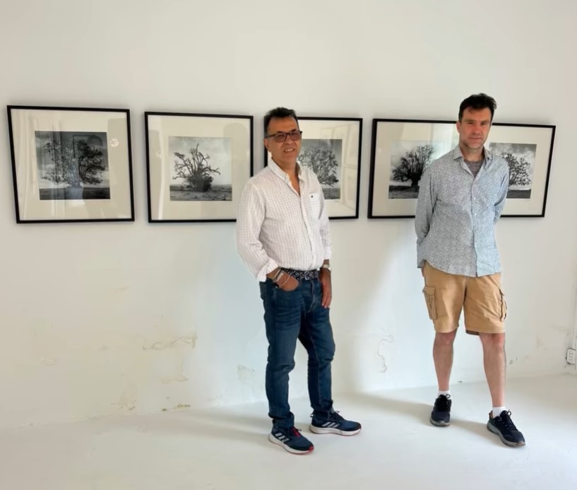 José Risso en Teodelina Detry - Galería del Paseo - Recorriendo Exposiciones - 2 DE FOTOGRAFÍAS por Daniel Benoit Cassou