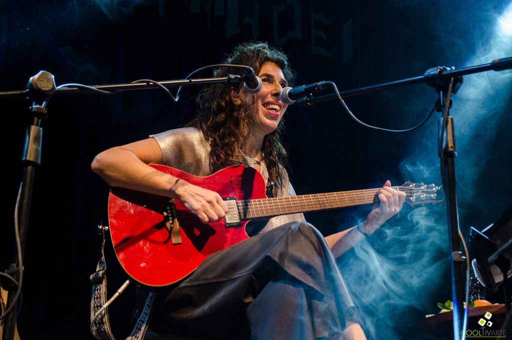 Rossana Taddei - Raices Aereas - Magnolio Sala - 28 de noviembre 2024 - Fotos: Rossana Gaudioso Rossana Taddei - Raices Aereas - Magnolio Sala - 28 de noviembre 2024 - Fotos: Rossana Gaudioso