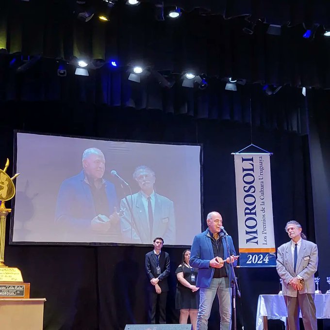 Rubén Olivera - Premio Morosoli 2024 a la Trayectoria en Música Popular. Muy agradecido a la Fundación Lolita Rubial. El alto valor de quien premia dignifica a los premiados. Los "Morosoli" son en sí mismos un hecho cultural de gran importancia. Foto: Anahit Aharonián. Con Conrado Guadalupe. Rubén Olivera - Premio Morosoli 2024 a la Trayectoria en Música Popular. Muy agradecido a la Fundación Lolita Rubial. El alto valor de quien premia dignifica a los premiados. Los "Morosoli" son en sí mismos un hecho cultural de gran importancia. Foto: Anahit Aharonián. Con Conrado Guadalupe.