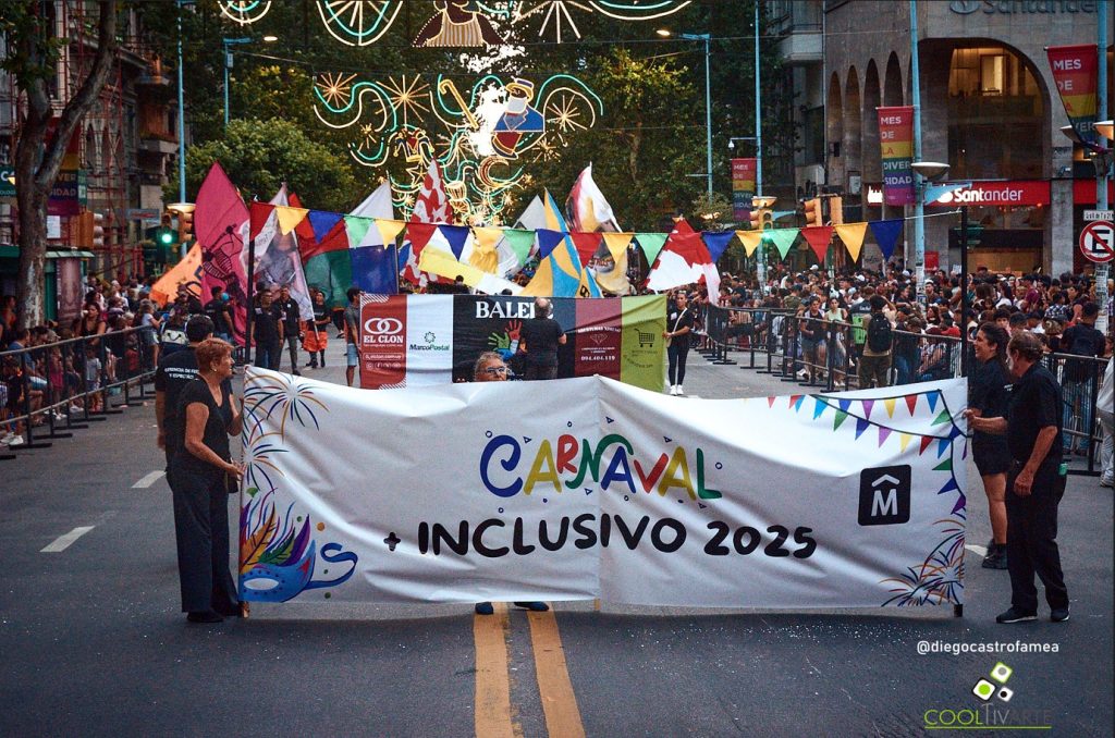 Desfile Inauguración Carnaval 2025 23-01-25 por 18 de Julio Montevideo foto Diego Castro Famea