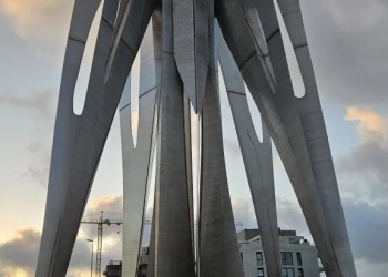 La mariposa de la vida de Pablo Atchugarry - Manantiales - Uruguay by Daniel Benoit Cassou