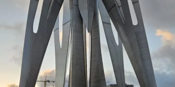 La mariposa de la vida de Pablo Atchugarry - Manantiales - Uruguay by Daniel Benoit Cassou