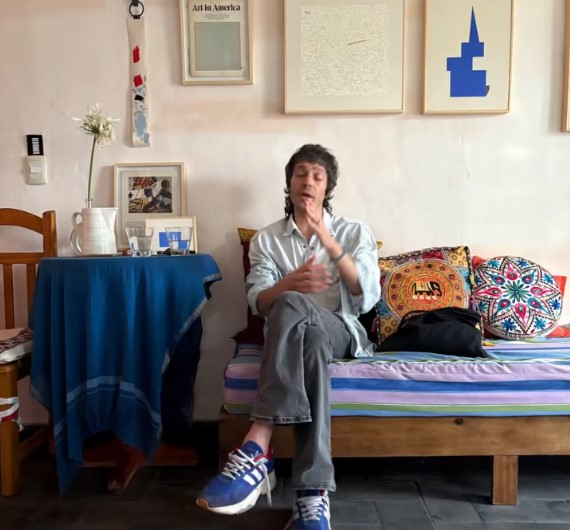 AZUL CAVERNA en Galería del Paseo - Visitando Talleres - La Barra - Maldonado por Daniel Benoit Cassou