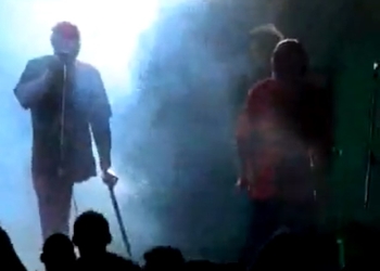 Tabaré Rivero- 2005 - con GUATUSI - interpretando: "MORDISTE" en vivo!