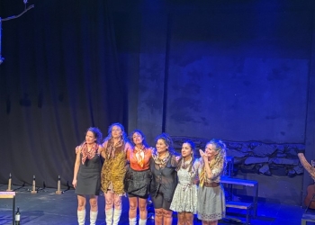 Las mariposas solo viven un día (un efecto lineal) - Dirección Fabiana Charlo by María José Pieri