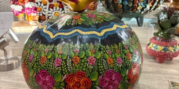 Marquesa de Mancera - San Miguel de Allende, México by Daniel Benoit Cassou