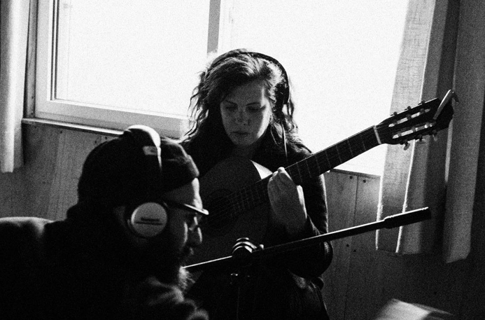 Mercedes Xavier y Jhona Lemole en la producción de Abisma Mercedes Xavier y Jhona Lemole en la producción de Abisma