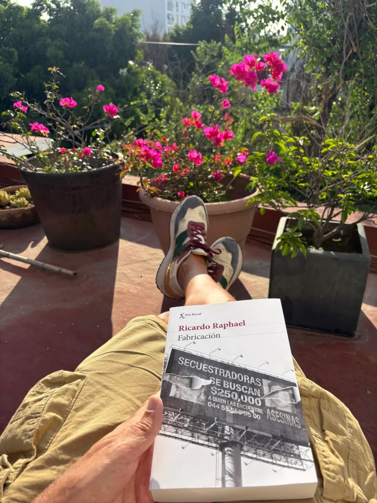 Fabricación de Ricardo Raphael - CDMX, México by Daniel Benoit Cassou Fabricación de Ricardo Raphael - CDMX, México by Daniel Benoit Cassou