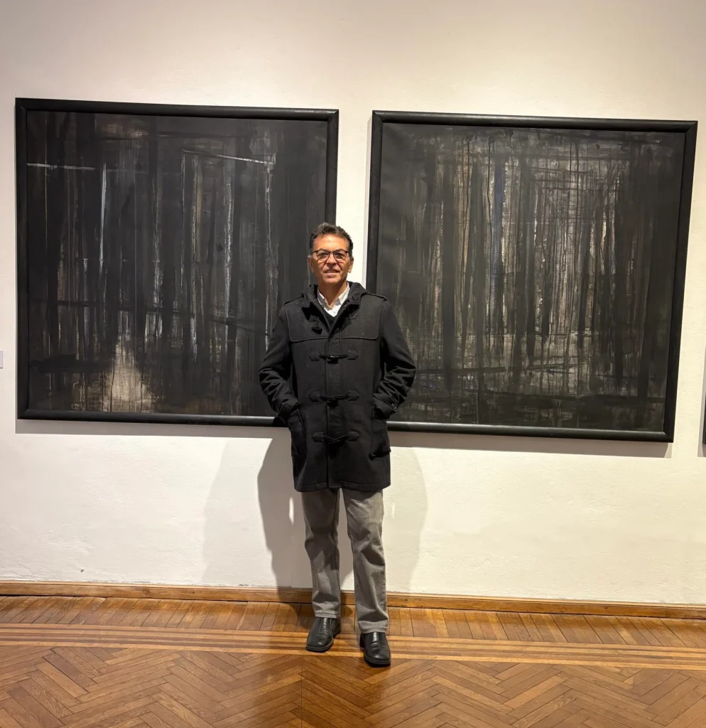 Javier Bassi repasa su trayectoria en una exposición íntima y reveladora por Daniel Benoit Cassou