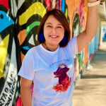 Candidata presidencial Jeannette Jara con la polera Matapacos