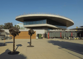 El LACMA INAUGURA SU NUEVA SEDE TRAS AÑOS DE ESPERA Y POLÉMICA by Daniel Benoit Cassou
