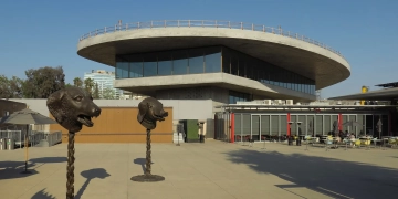 El LACMA INAUGURA SU NUEVA SEDE TRAS AÑOS DE ESPERA Y POLÉMICA by Daniel Benoit Cassou