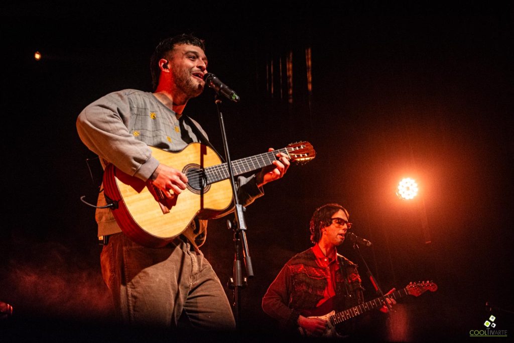 musicos en el escenario