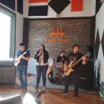 LA GATA RUSA PRESENTA SU PRIMER ÁLBUM “La huelga de las manecillas del reloj”