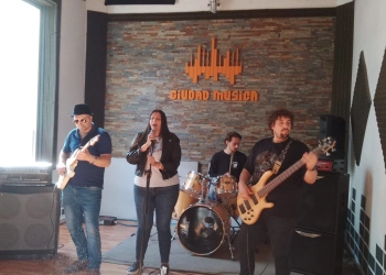 LA GATA RUSA PRESENTA SU PRIMER ÁLBUM “La huelga de las manecillas del reloj”