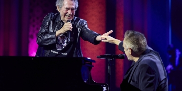 Alejandro Lerner homenajeó a Miguel Ríos en Latin Grammy festeja la música de Andalucía