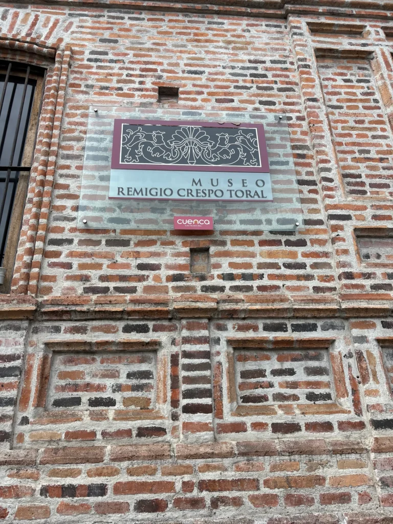 Casa Museo Remigio Crespo Toral: una modernidad con servidumbre adentro by Daniel Benoit Cassou