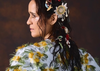 Julieta Venegas estrena "Tiempos Dorados" antes de su próximo álbum