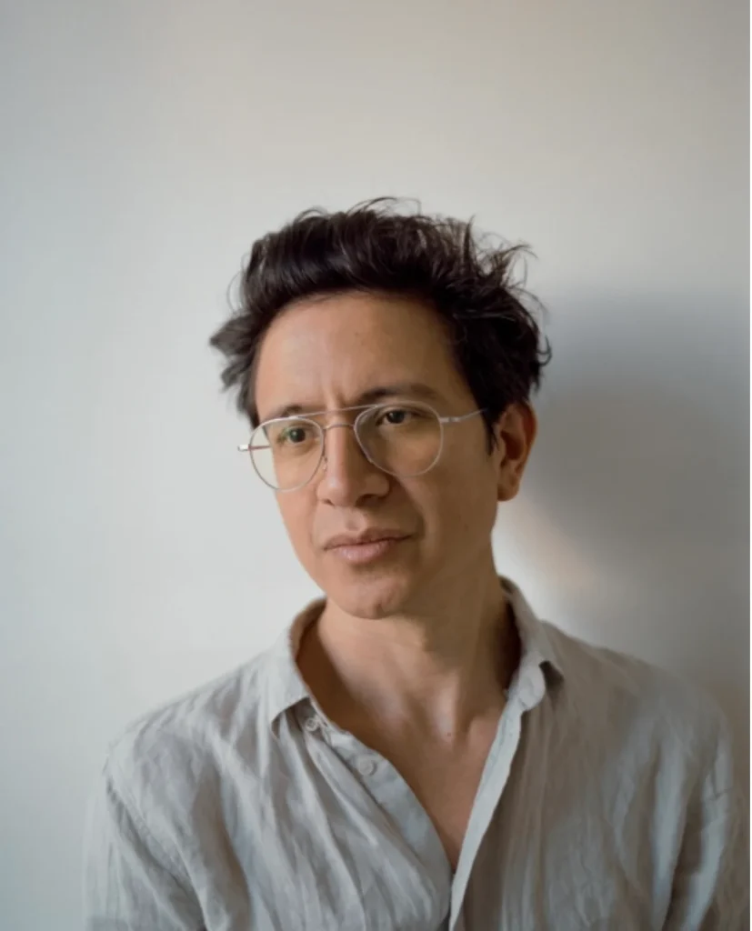 Óscar Santillán: Qué se siente ser tierra by Daniel Benoit Cassou