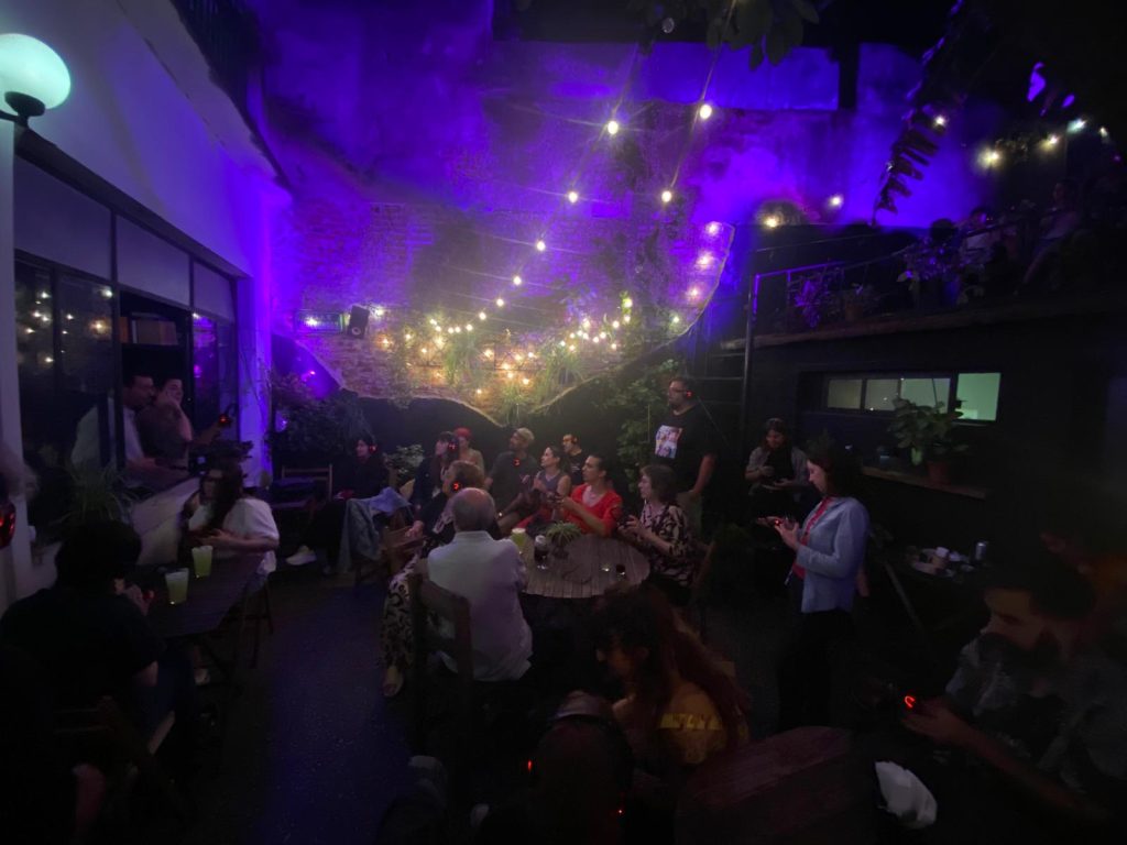 Preescucha inmersiva en Cafetería Macoco