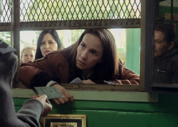 La mujer de la fila - Natalia Oreiro, impecable en un melodrama que golpea donde duele by Daniel Benoit Cassou