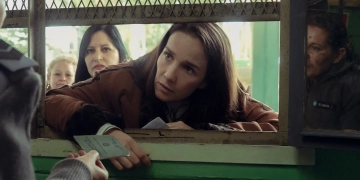 La mujer de la fila - Natalia Oreiro, impecable en un melodrama que golpea donde duele by Daniel Benoit Cassou