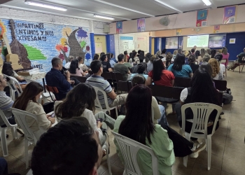 Pablo Romero - Educar en la era de la incomunicación - Reflexiones a raíz de la serie Adolescencia - 10 de noviembre de 2025 en el liceo 2 de la ciudad de Salto - Fuente foto Diario Cambio