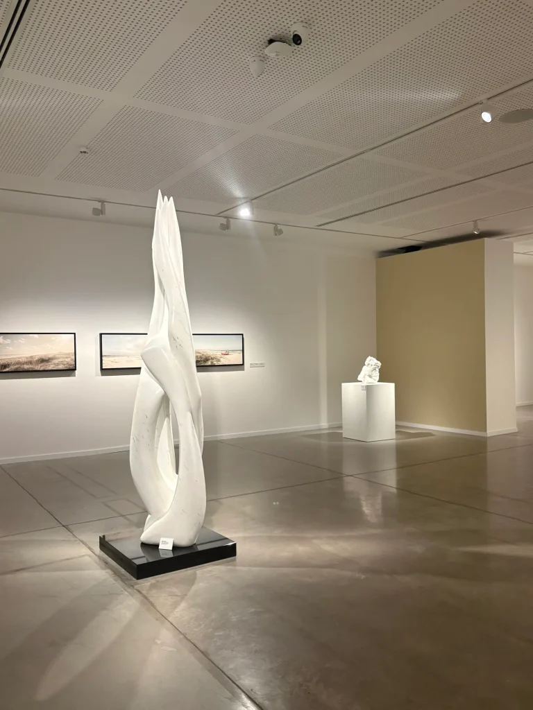 Tres caminos, un horizonte por Daniel Benoit Cassou