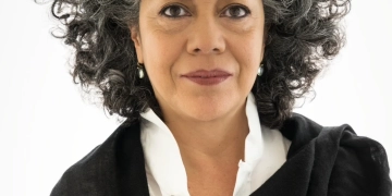 Doris Salcedo en Inhotim por Daniel Benoit Cassou