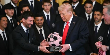 La polémica imagen de Leo Messi con Donald Trump. (EFE)