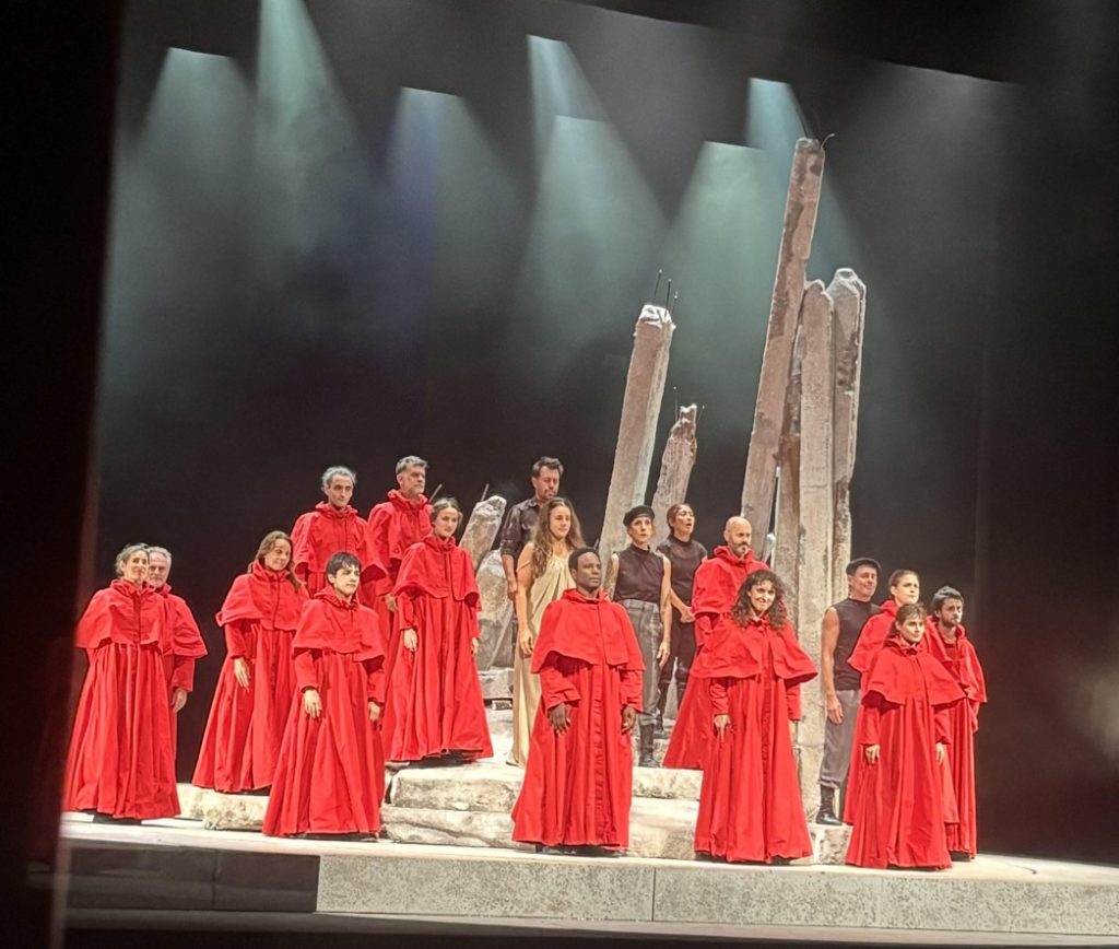 Antígona de Sófocles, con dirección del laureado español Miguel del Arco - Comedia Nacional - Teatro Solís por María José Pieri