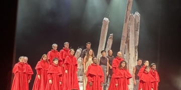 Antígona en Teatro Solís