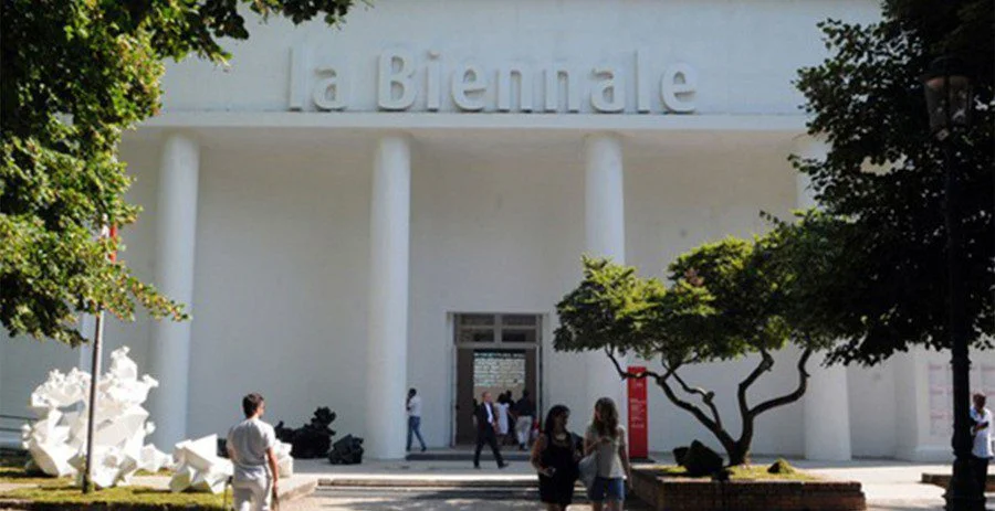 Mal arranque para la 61° Bienal de Venecia por Daniel Benoit Cassou