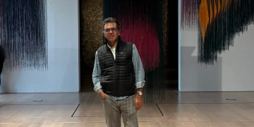 Olga de Amaral - Cuando la materia supera a la curaduría por Daniel Benoit Cassou