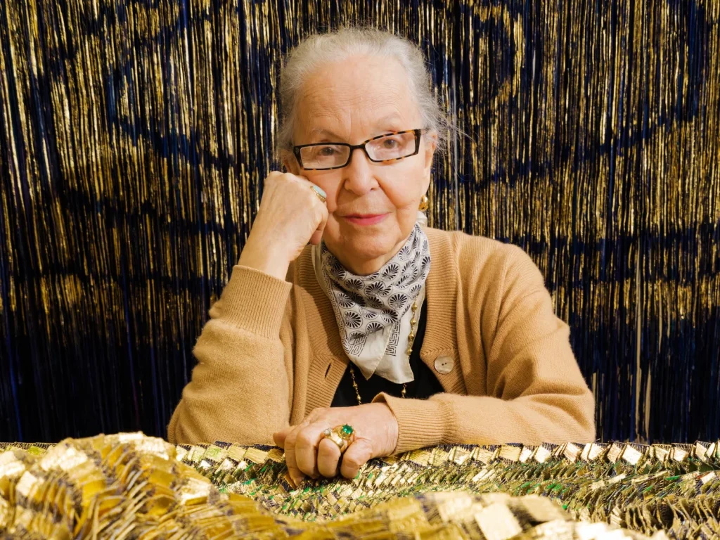 Olga de Amaral en MALBA: el oro que cuelga del tiempo por Daniel Benoit Cassou Olga de Amaral en MALBA: el oro que cuelga del tiempo por Daniel Benoit Cassou