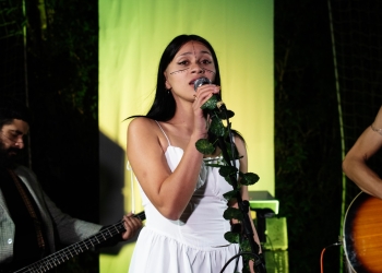 Se llama El Niño Descalzo by Carlos Martínez Márquez - Foto Martina Carrizo