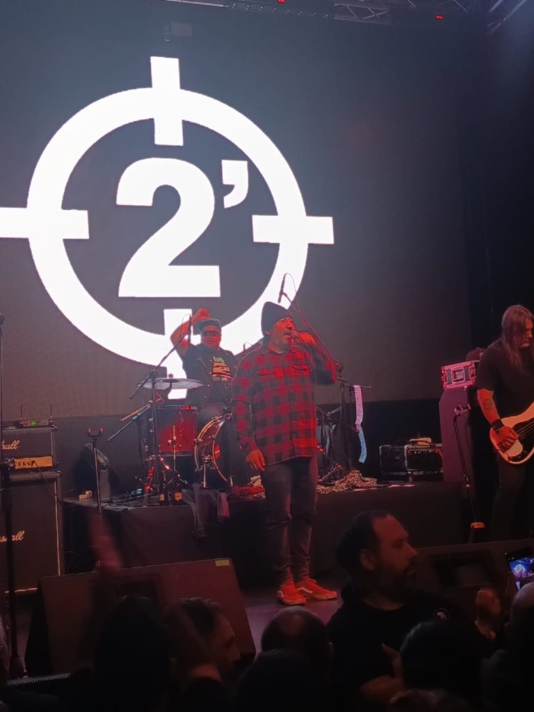 2 MINUTOS en MMBox - Los de Valentín Ansina cruzaron el río – “2 Minutos y un pogo que no se apagó en toda la noche” por Rodrigo Cabrera
