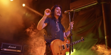 Gilby Clarke en Uruguay - Live Era - Banda telonera Locomotive - 21 de mayo 2026 - Foto Andrea Bermúdez
