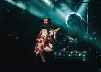 Zoe Gotusso en la Sala del Museo - Mayo 2026 - Foto Olivia Perazzo