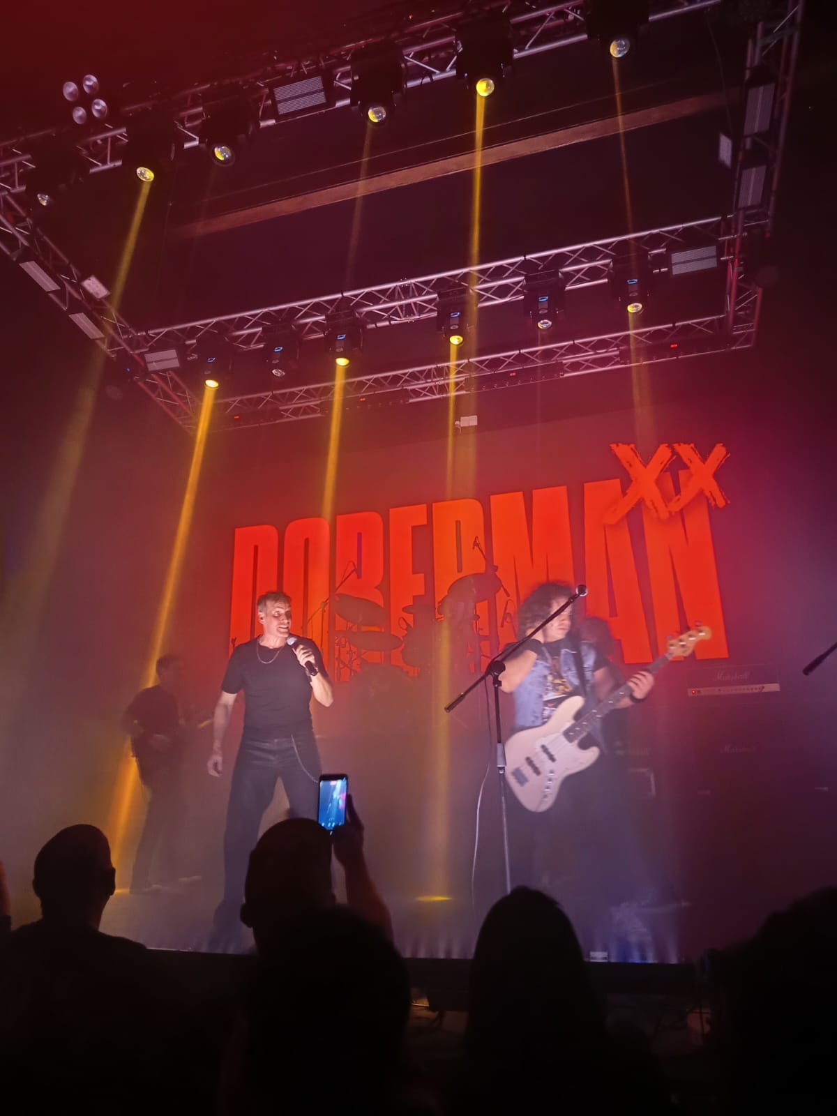 DÓBERMAN en Montevideo Music Box - Cooltivarte Portal